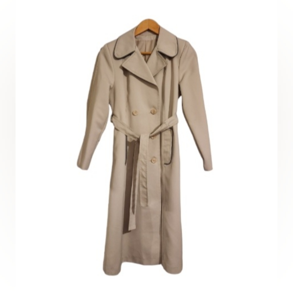 Beautiful Tailored Vintage White Trench Coat with Black Trim at Collar/Pocket